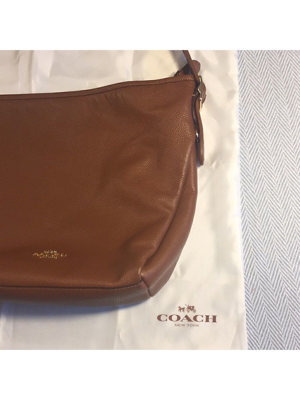 Coach Classic Shoulder BAG with Dust Bag, Brown Pebbled leather Adjustable strap - Picture 16 of 16